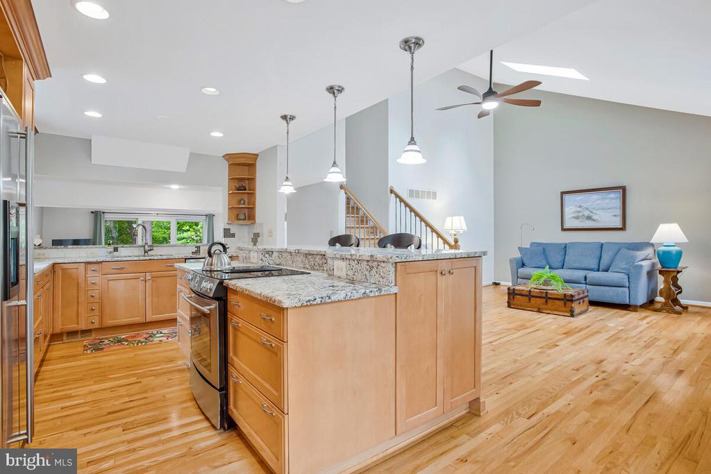 1193 BAY HIGHLANDS DRIVE