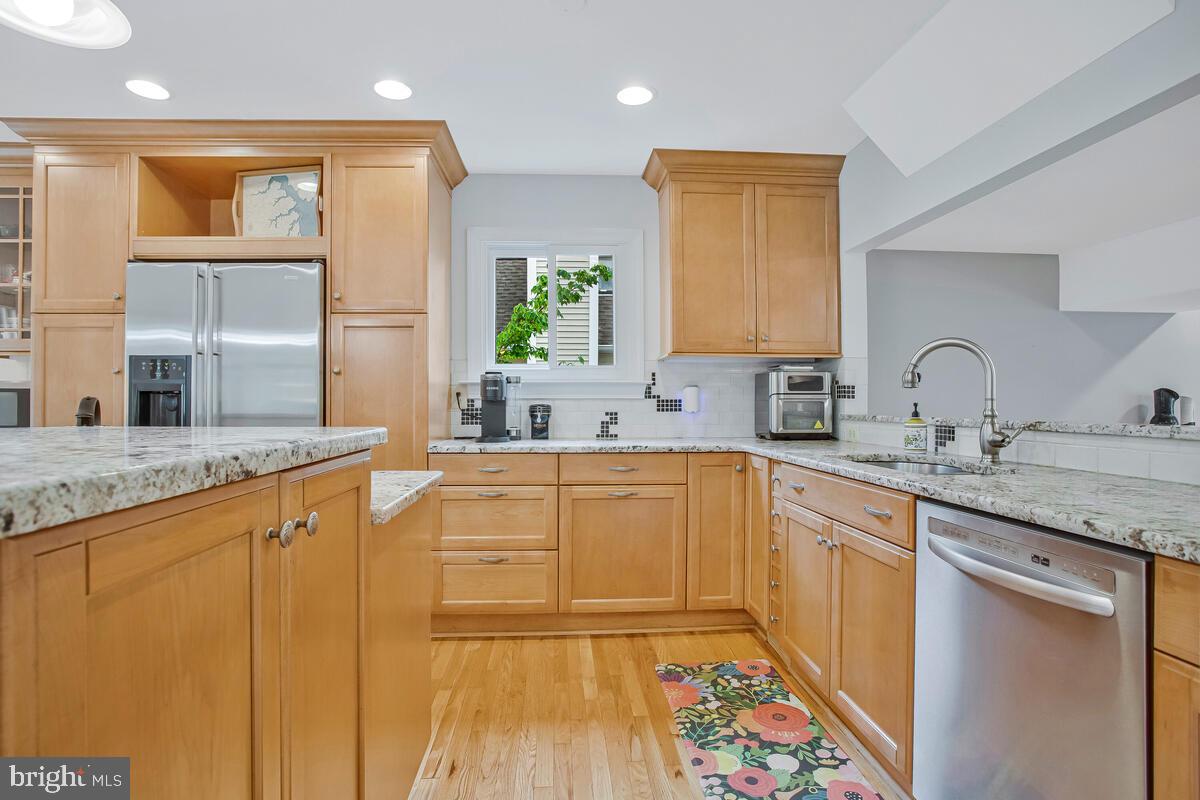 1193 BAY HIGHLANDS DRIVE
