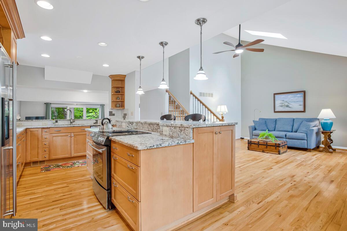 1193 BAY HIGHLANDS DRIVE