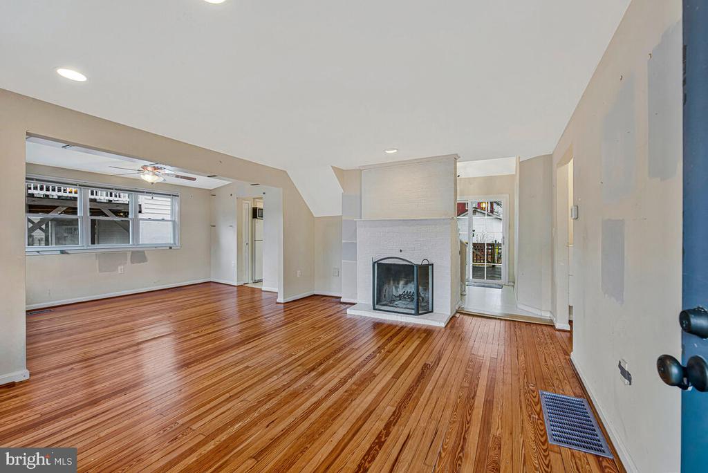 3426 NARRAGANSETT AVENUE