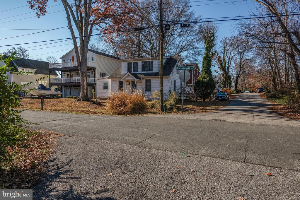 3426 NARRAGANSETT AVENUE