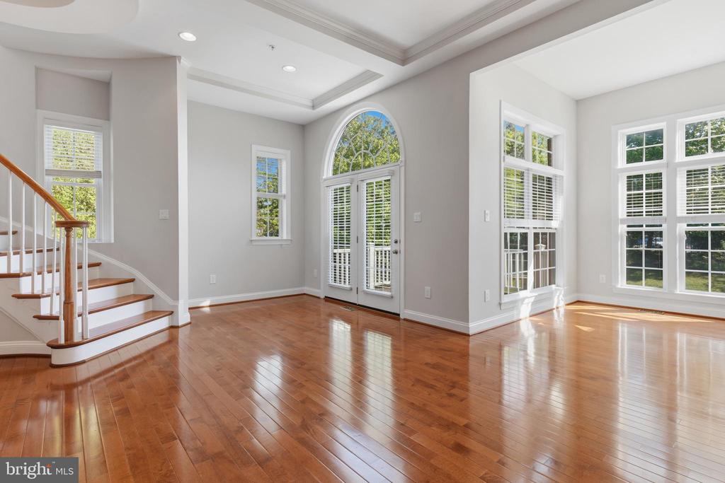 211 ZINFANDEL LANE