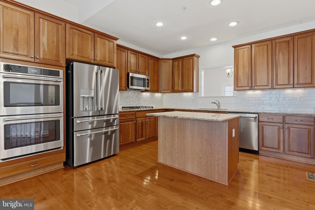 211 ZINFANDEL LANE
