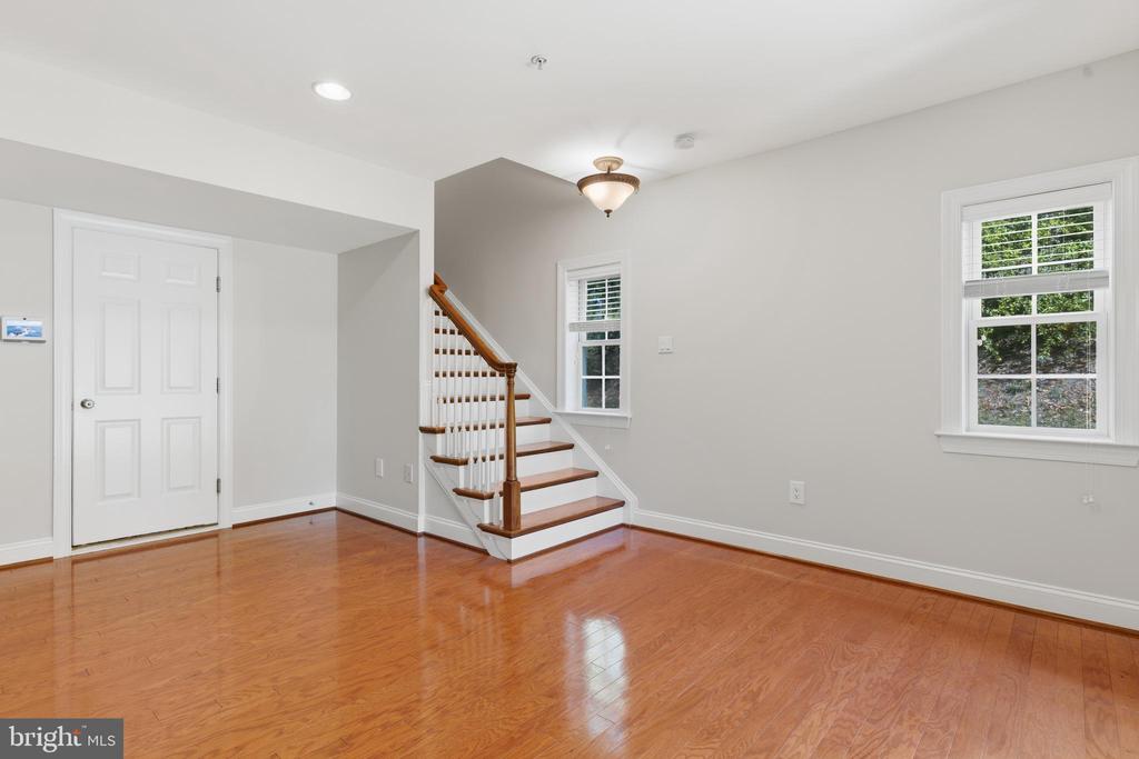 211 ZINFANDEL LANE