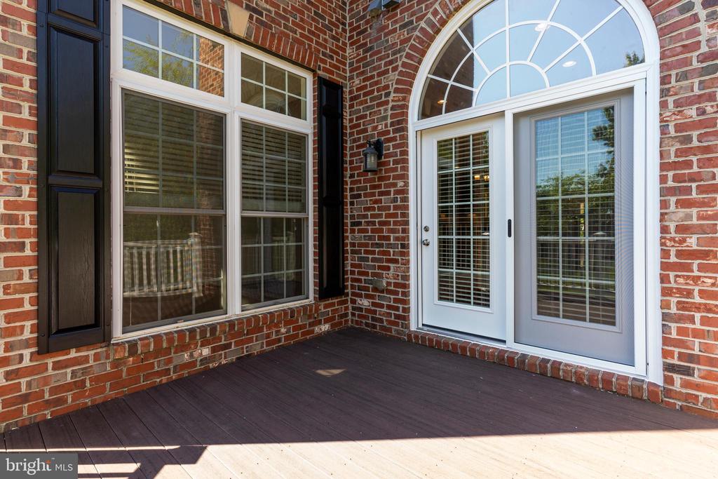 211 ZINFANDEL LANE