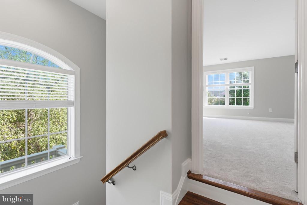 211 ZINFANDEL LANE