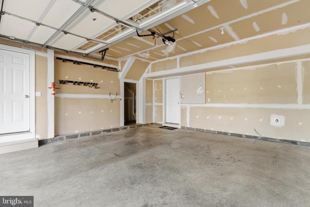 211 ZINFANDEL LANE
