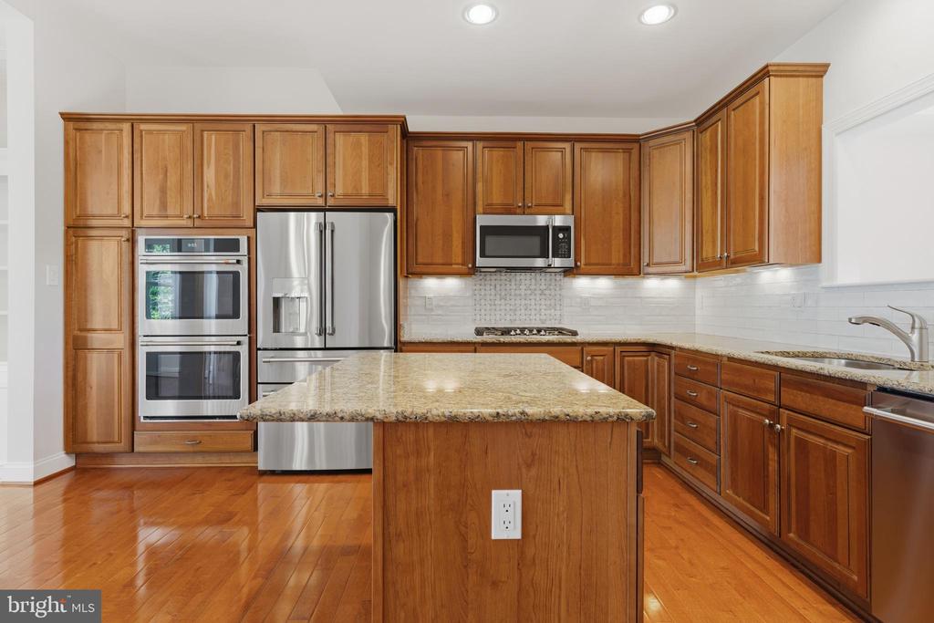 211 ZINFANDEL LANE