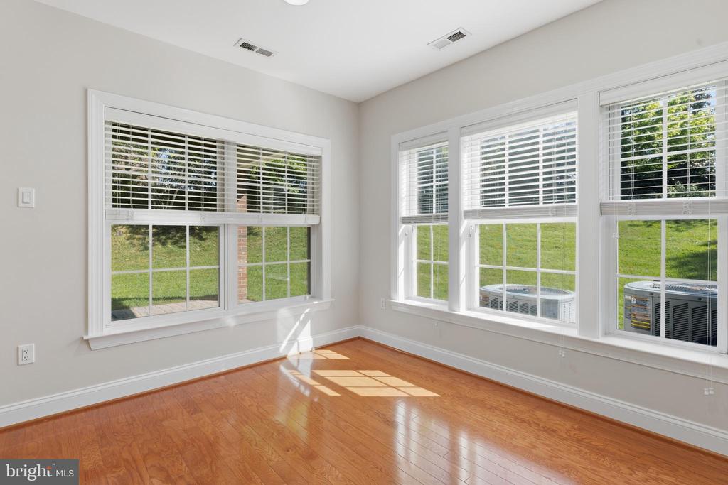 211 ZINFANDEL LANE