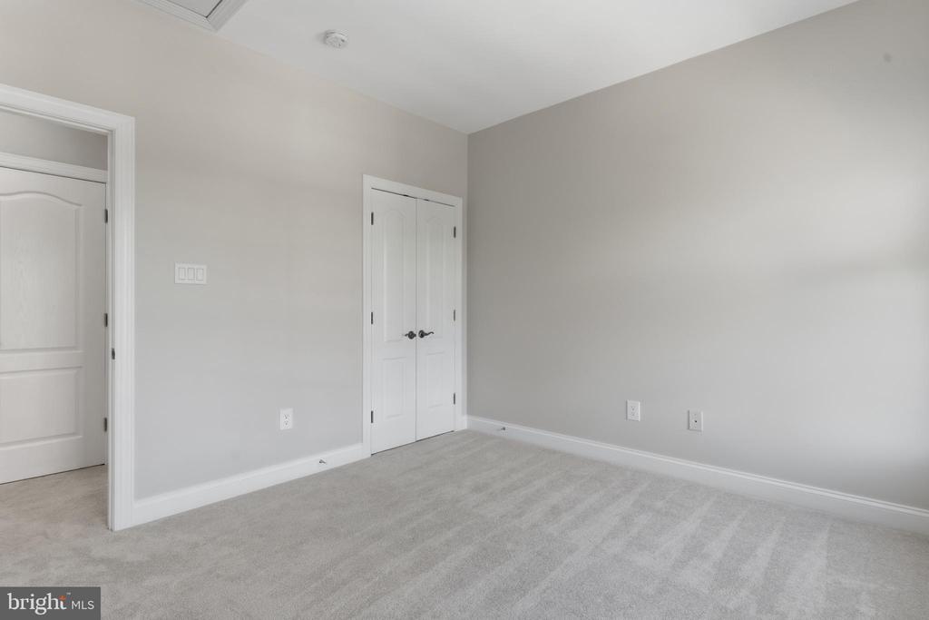 211 ZINFANDEL LANE