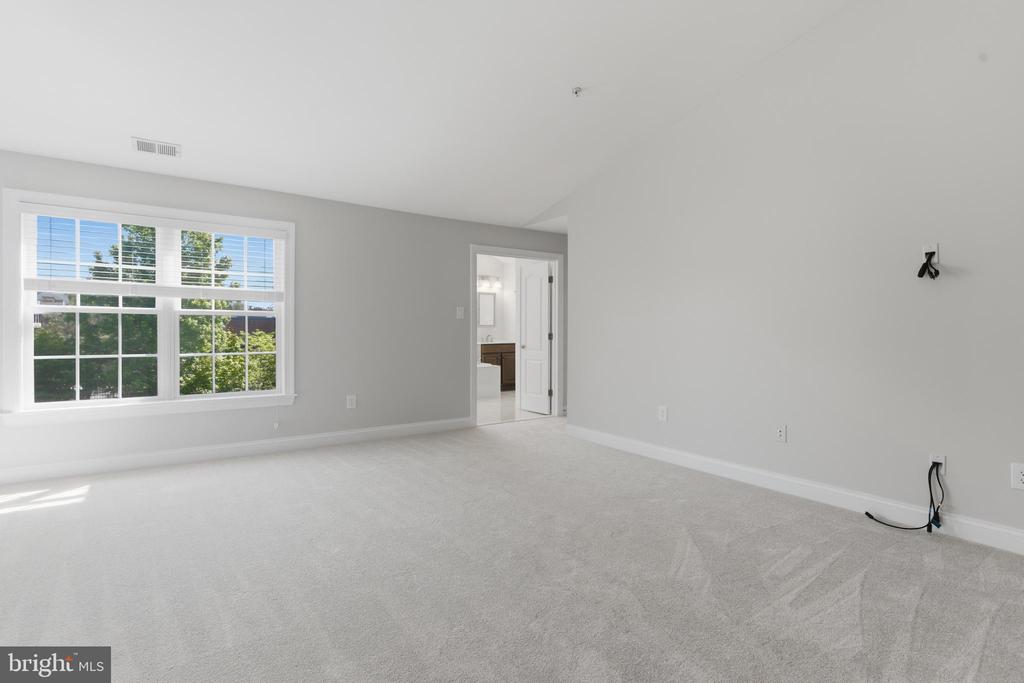 211 ZINFANDEL LANE