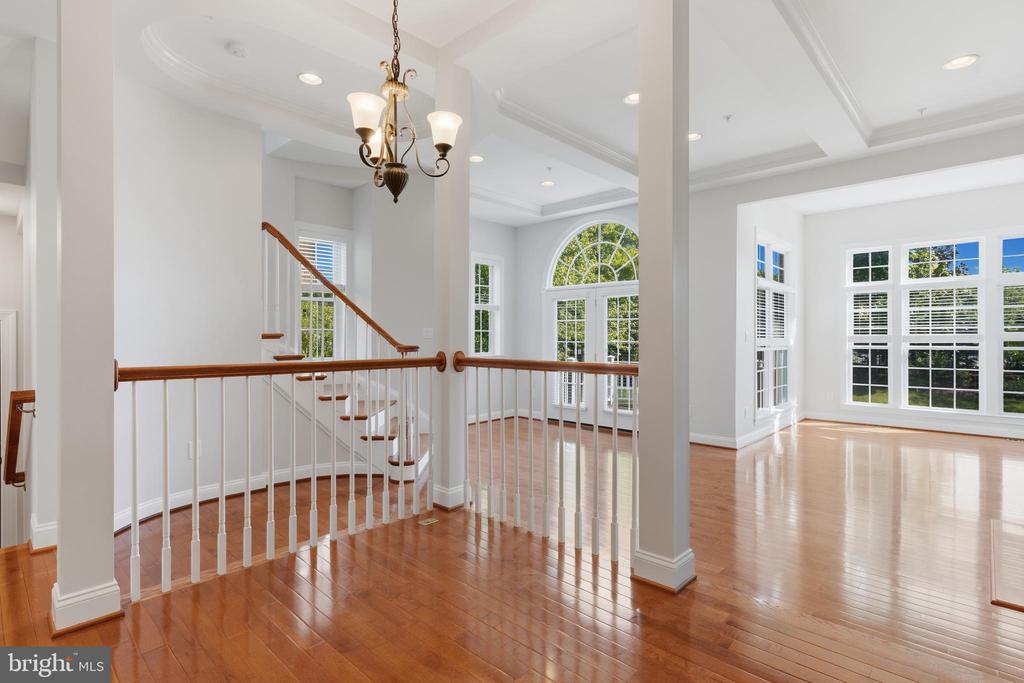 211 ZINFANDEL LANE