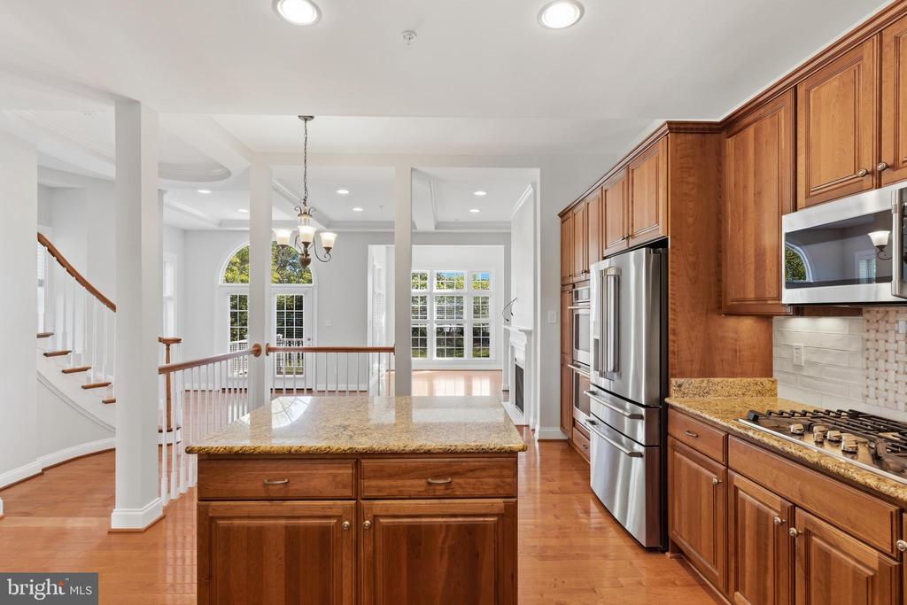 211 ZINFANDEL LANE