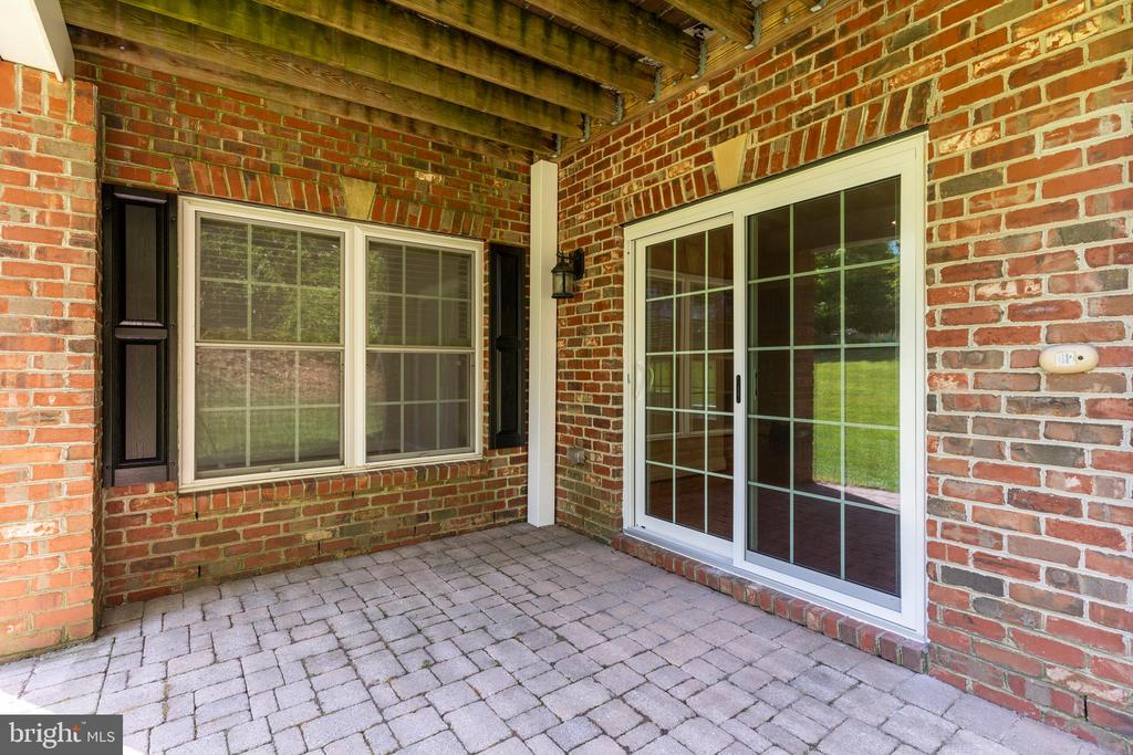 211 ZINFANDEL LANE