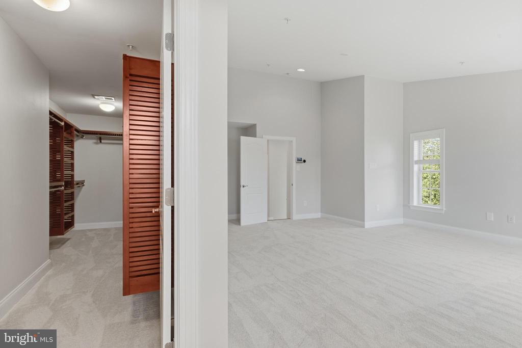 211 ZINFANDEL LANE
