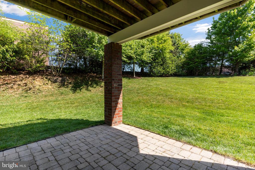 211 ZINFANDEL LANE