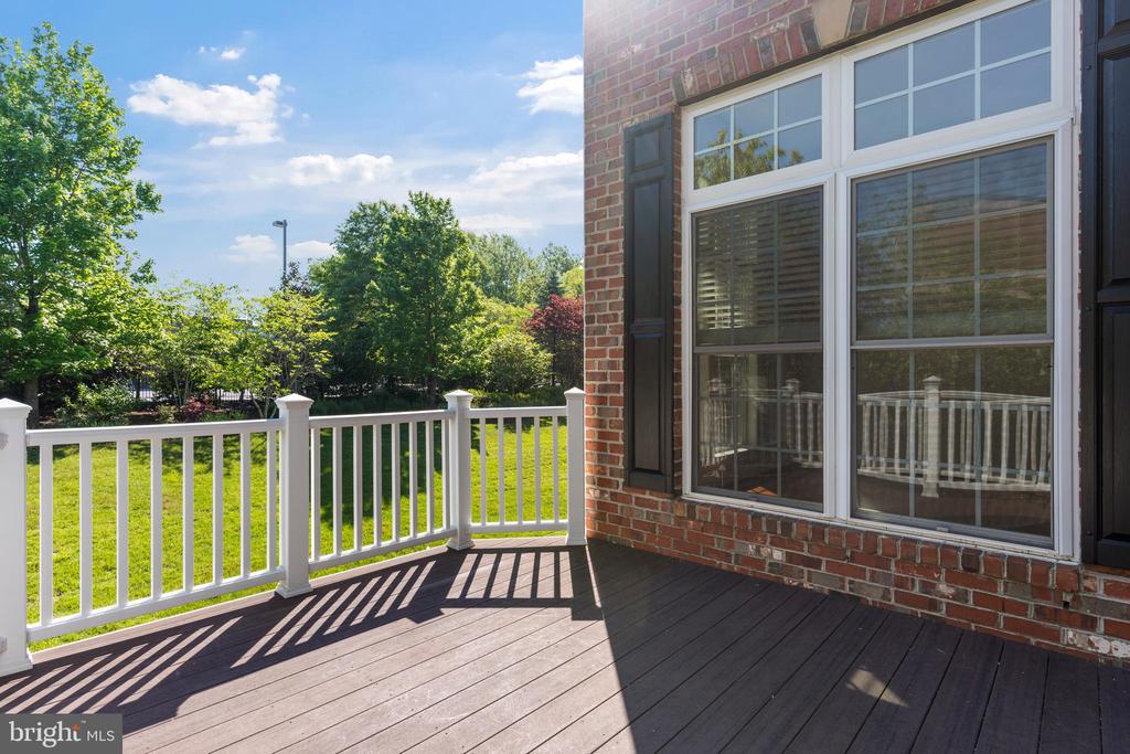 211 ZINFANDEL LANE