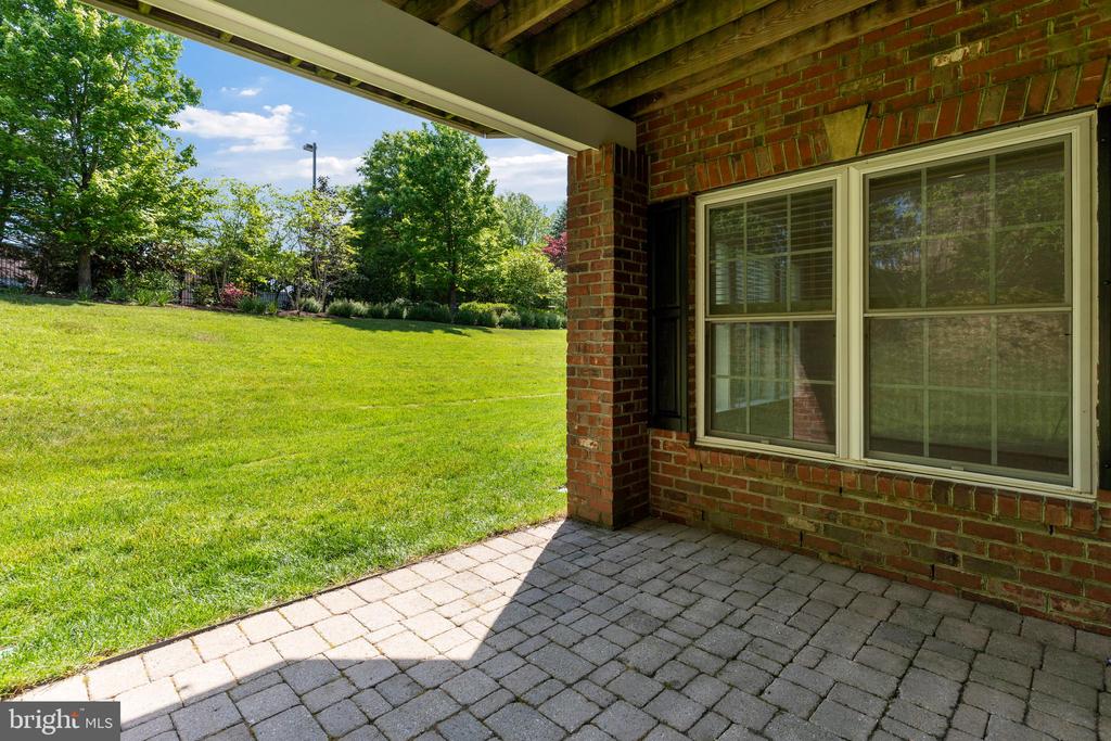 211 ZINFANDEL LANE