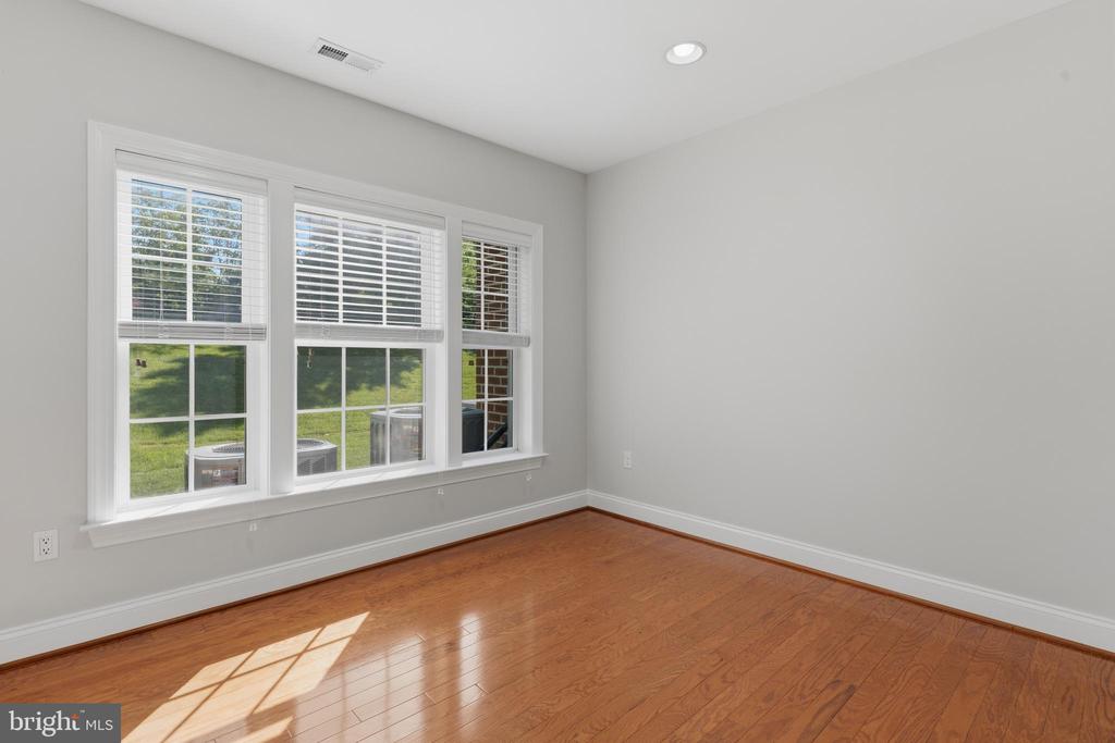 211 ZINFANDEL LANE
