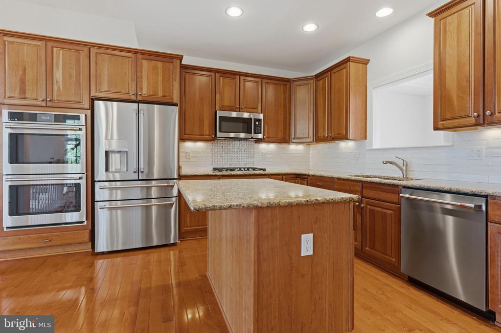 211 ZINFANDEL LANE