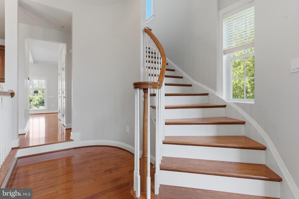 211 ZINFANDEL LANE