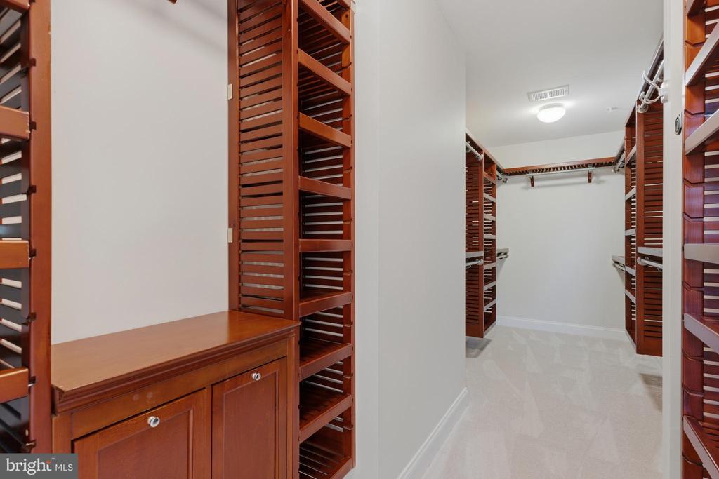 211 ZINFANDEL LANE