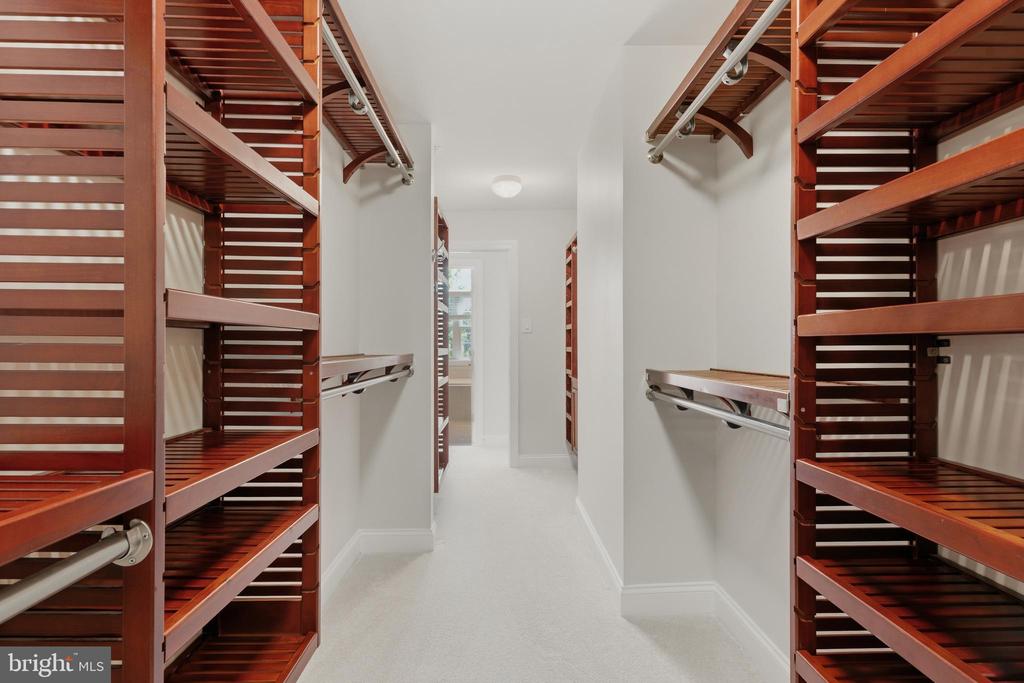 211 ZINFANDEL LANE