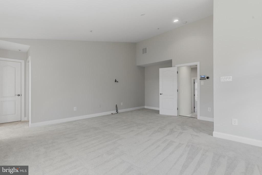 211 ZINFANDEL LANE