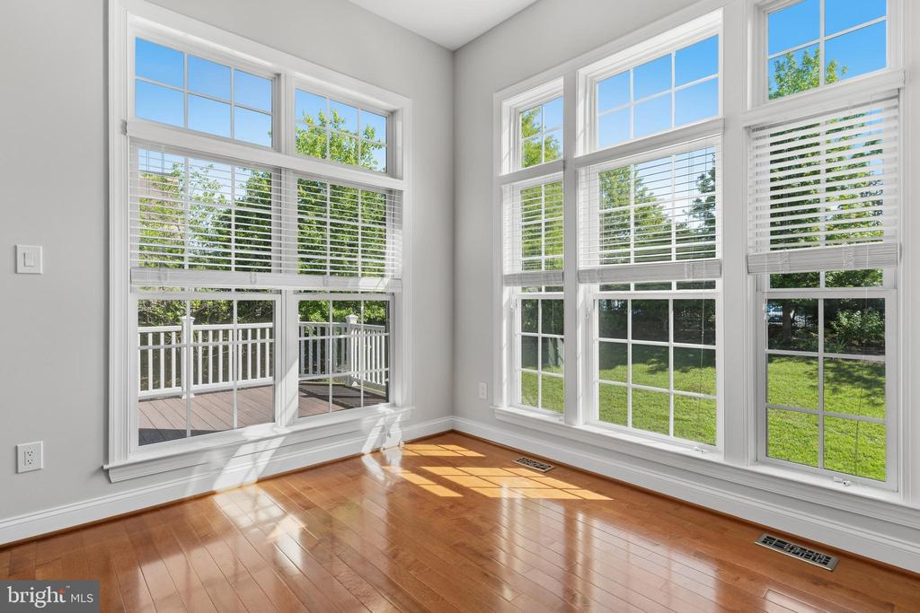 211 ZINFANDEL LANE