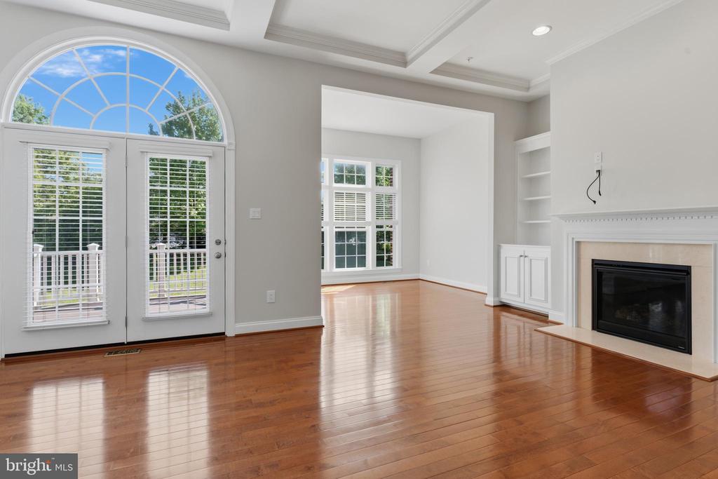 211 ZINFANDEL LANE