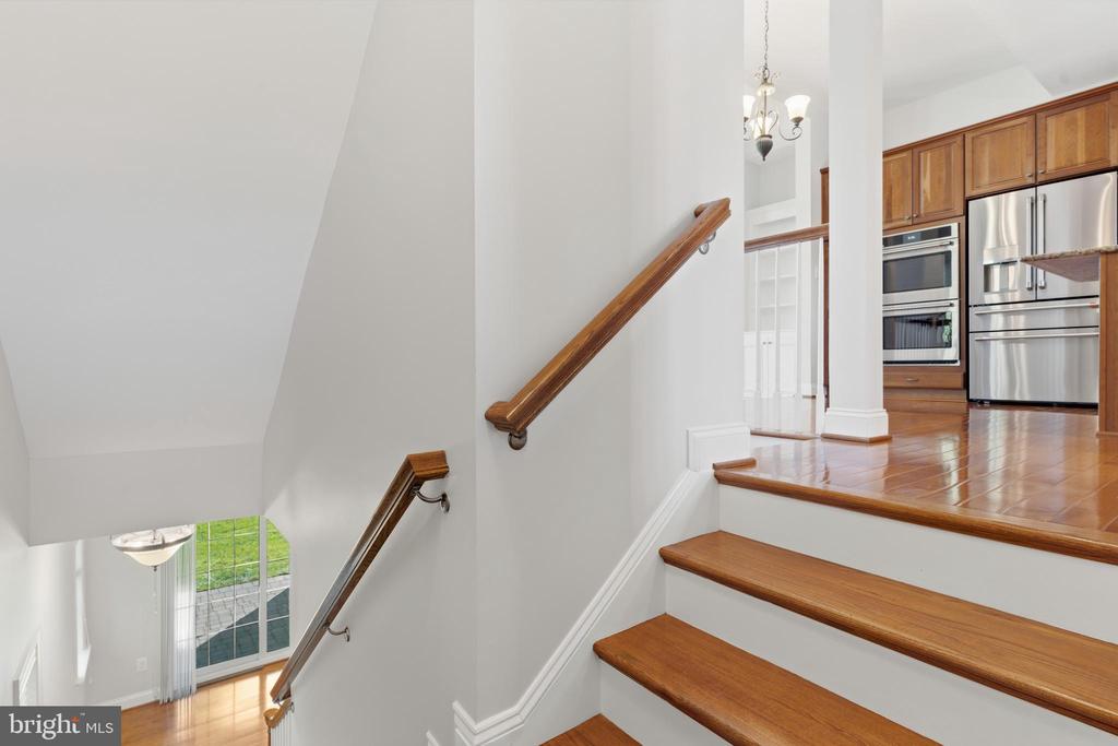 211 ZINFANDEL LANE