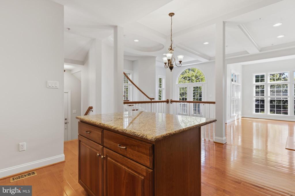 211 ZINFANDEL LANE