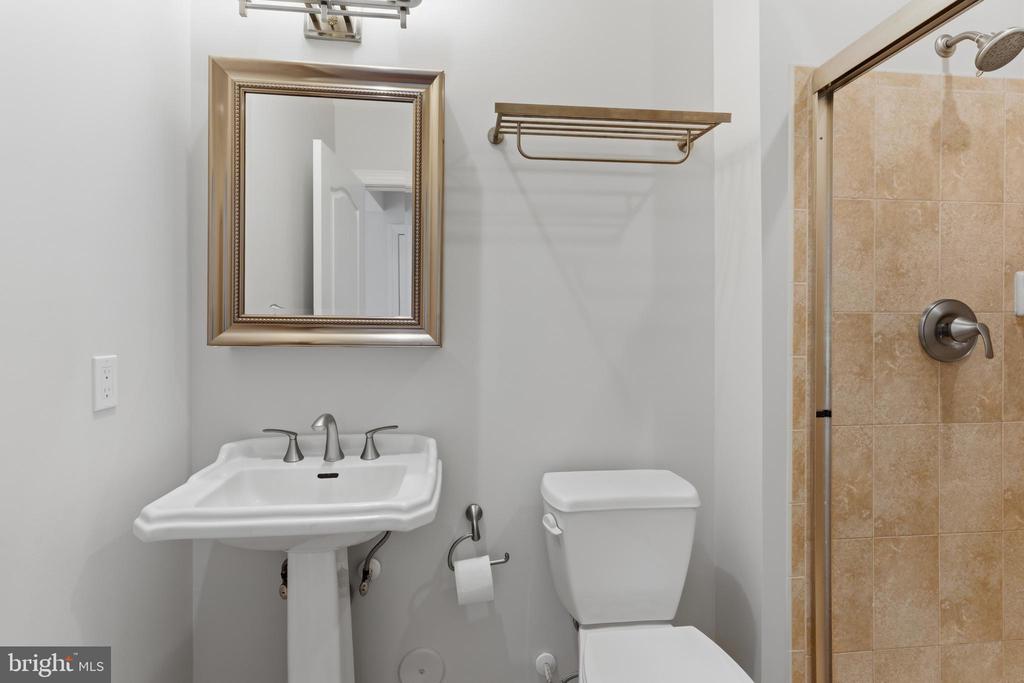 211 ZINFANDEL LANE