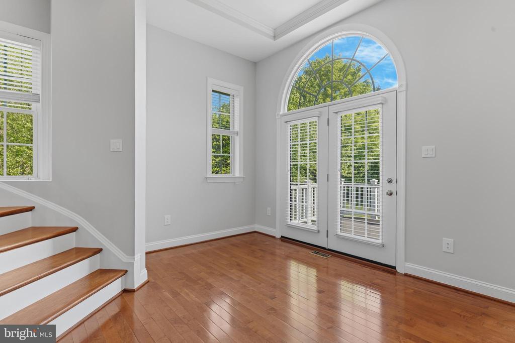 211 ZINFANDEL LANE