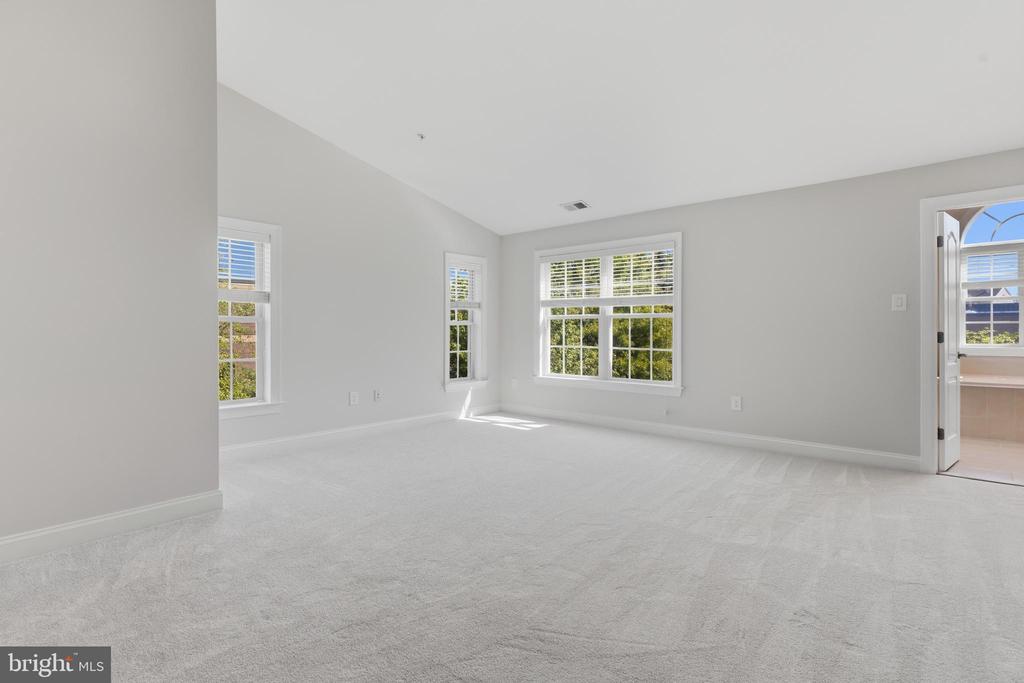 211 ZINFANDEL LANE