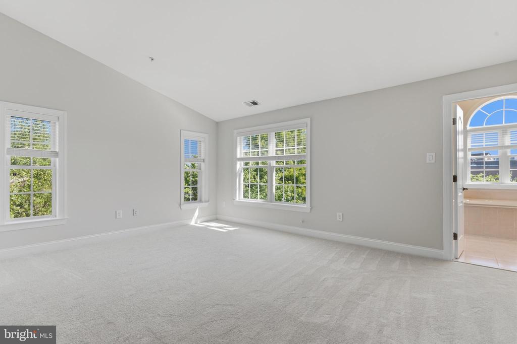 211 ZINFANDEL LANE