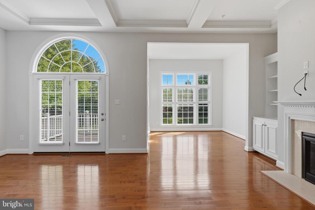 211 ZINFANDEL LANE