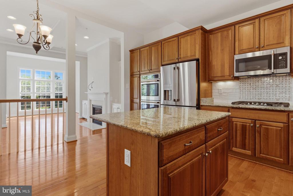 211 ZINFANDEL LANE