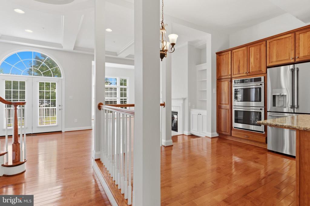 211 ZINFANDEL LANE