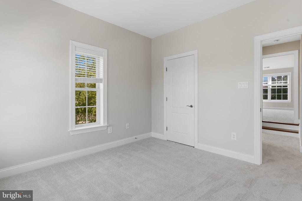 211 ZINFANDEL LANE