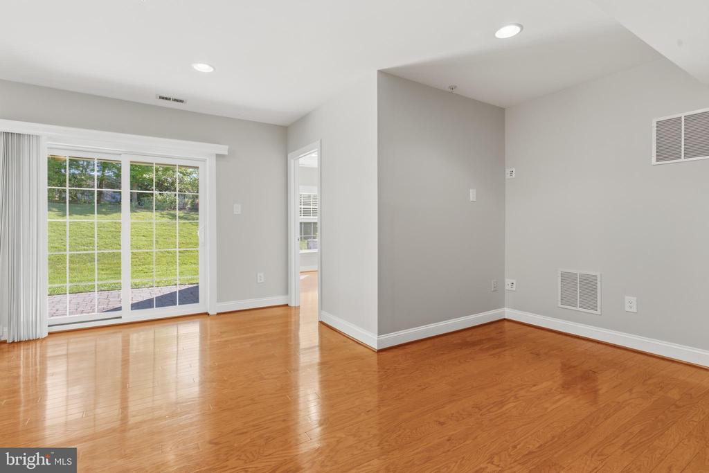 211 ZINFANDEL LANE