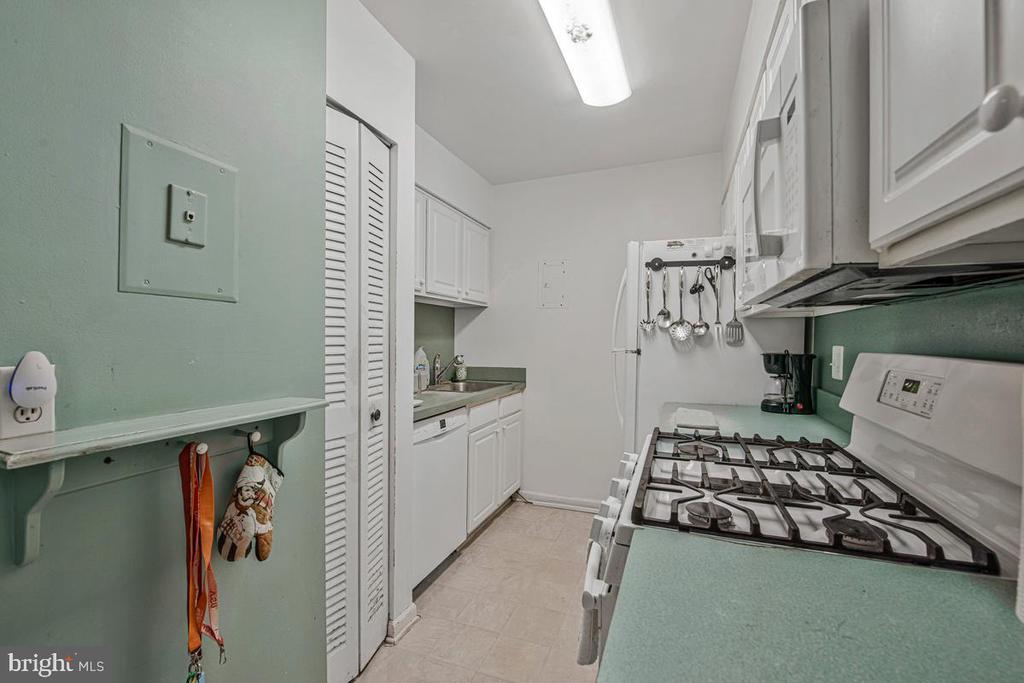 15 SILVERWOOD CIRCLE 6