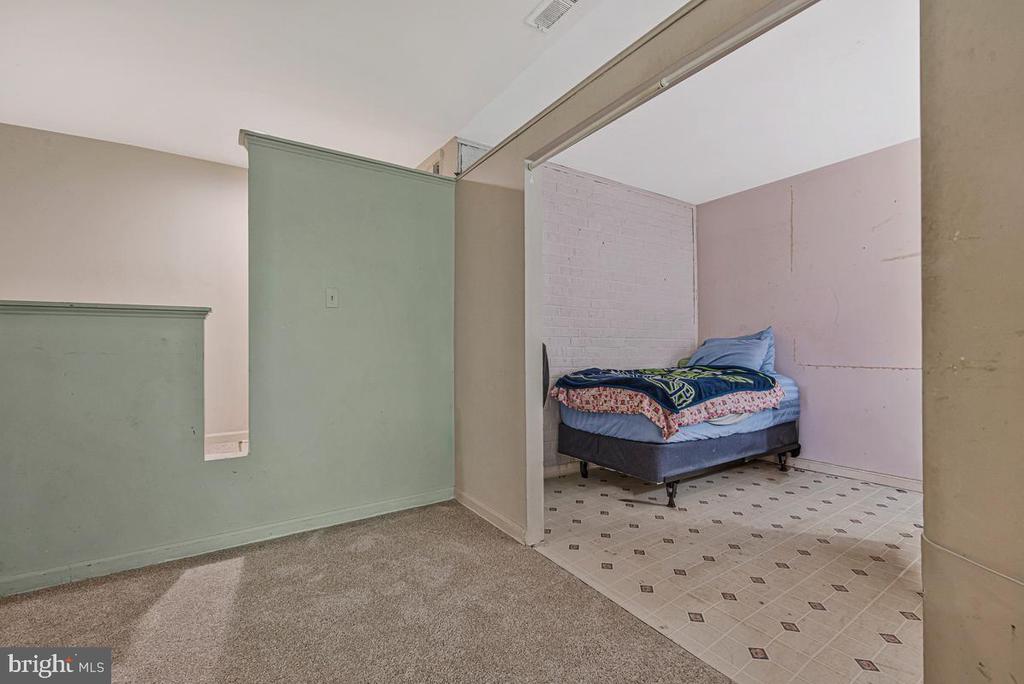 15 SILVERWOOD CIRCLE 6