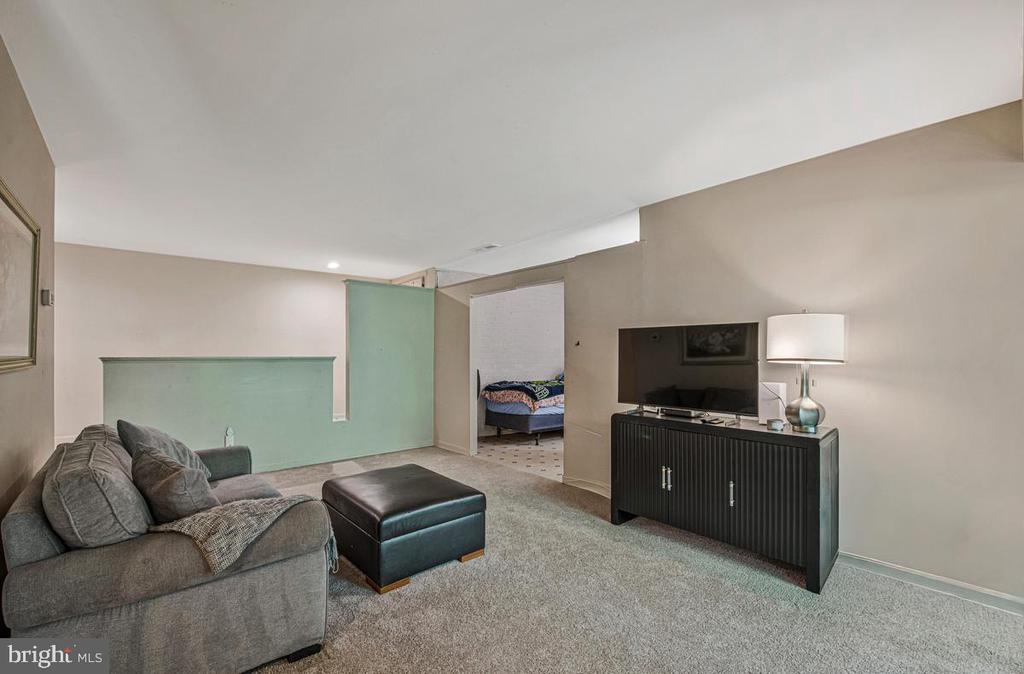15 SILVERWOOD CIRCLE 6