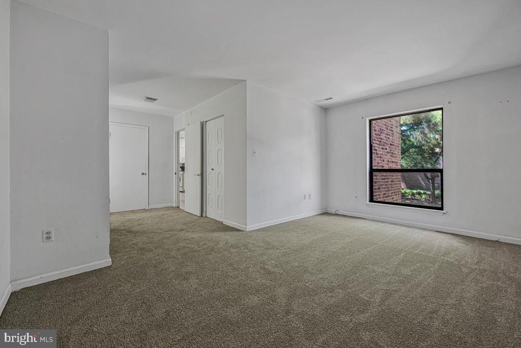 15 SILVERWOOD CIRCLE 6