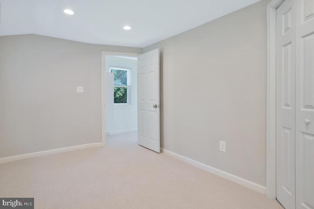 712 RED CEDAR ROAD