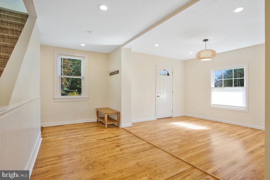 712 RED CEDAR ROAD