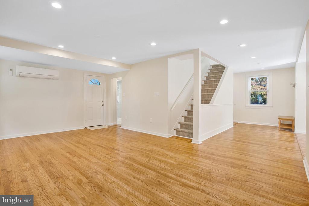 712 RED CEDAR ROAD