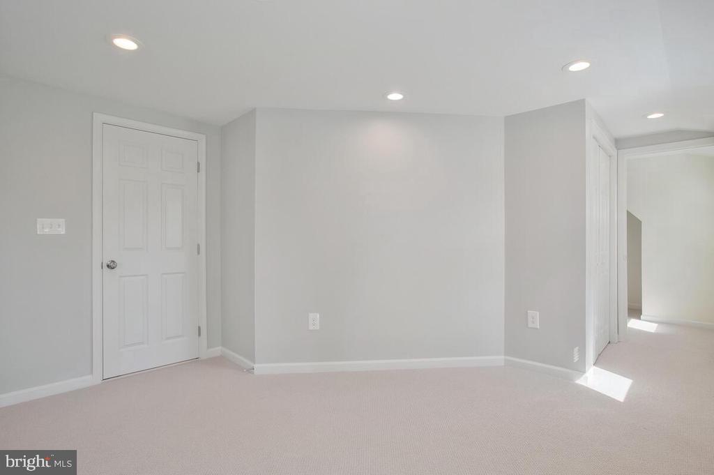 712 RED CEDAR ROAD