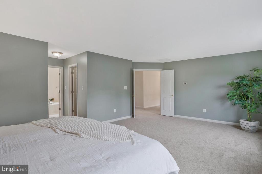 4305 Jareds Walk